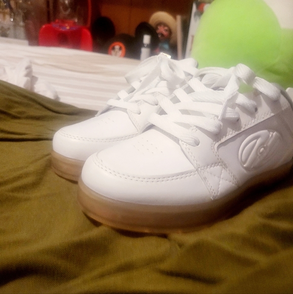 HEELYS LIGHT UP SKATE SHOES - Picture 5 of 6